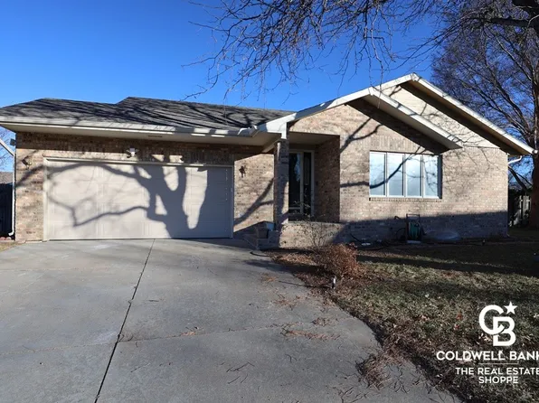 2304 Estes Pl, Garden City, KS 67846