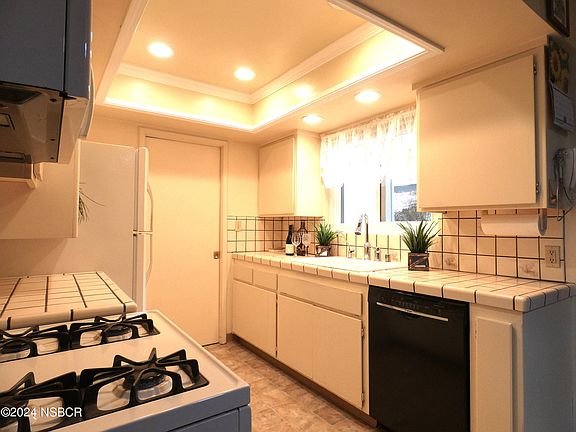 5th image of 3177 Lancaster Dr