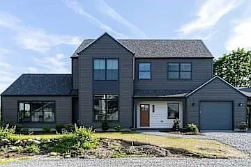 557 Bristol Ferry Rd #A