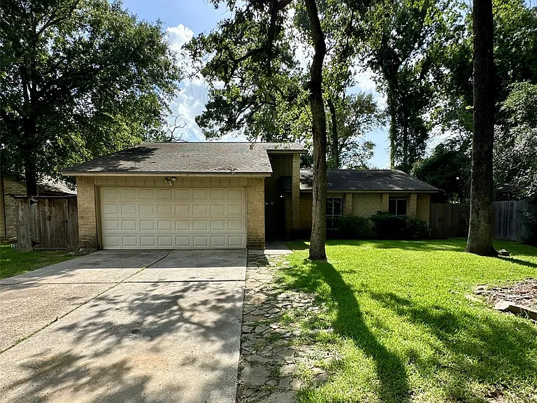 26403 Hunters Hollow Dr — Photo 1
