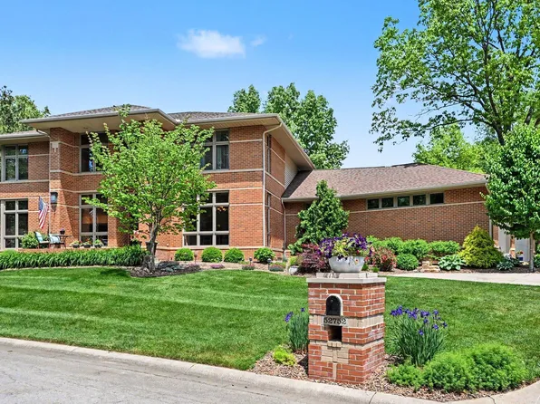 52752 Willow Bend Dr, Granger, IN 46530