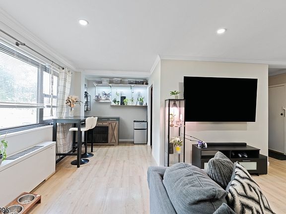 5th image of 25 Grand Ave #1E