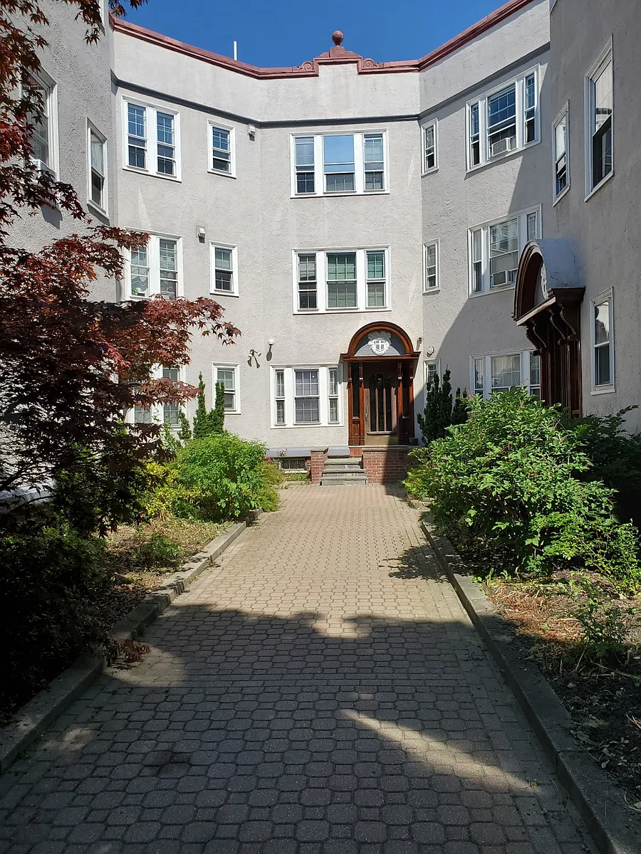 Building Photo - 156 Magazine St #25