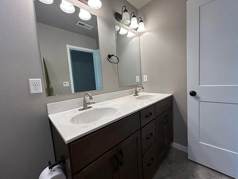253 Lindemann Dr — Photo 11