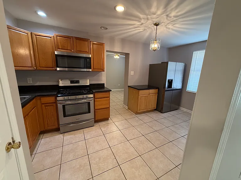 2612 Lyndell Dr — Photo 9