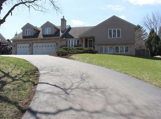 405 Westminster Dr, Waukesha, WI 53186