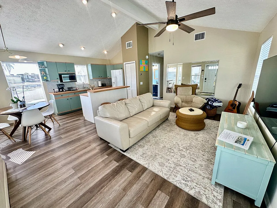 115 Nettles Blvd #ID1537513P