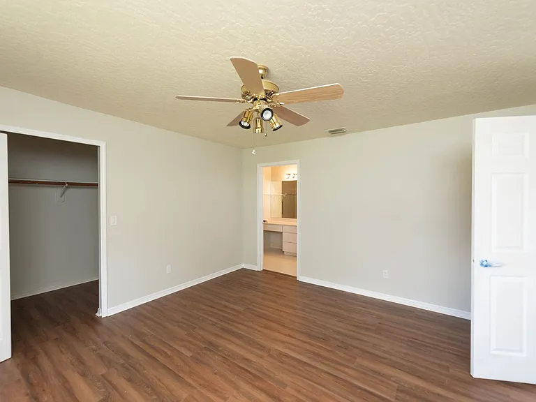 1236 Buffing Cir SE — Photo 32