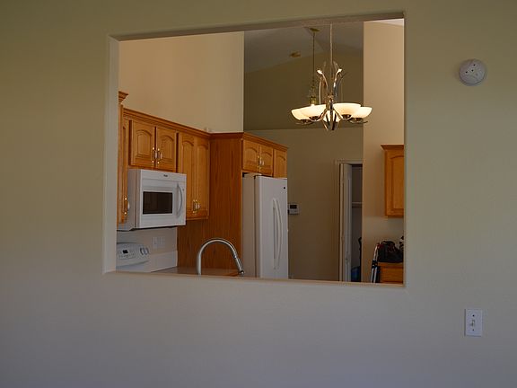 passthrough from family room to kitchen