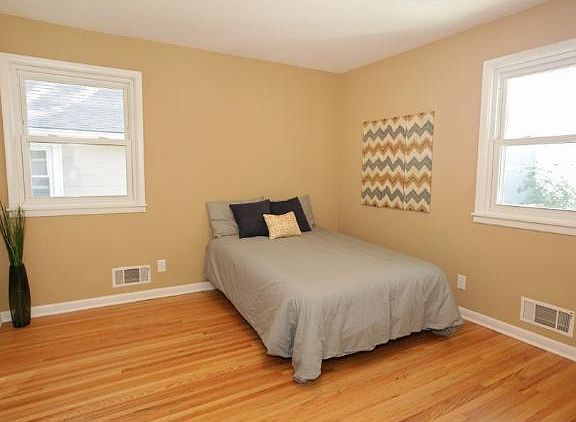 5th image of 412 3rd Ave S