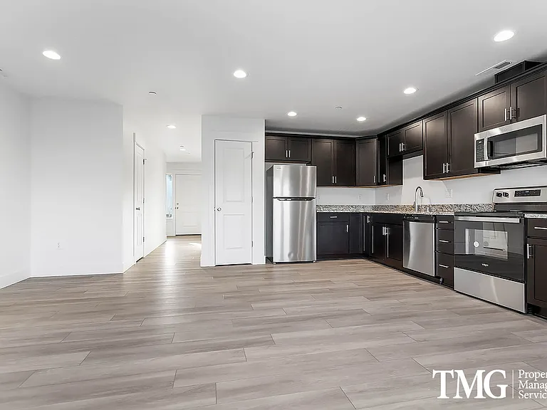 977 Creer Way #D-111 — Photo 10