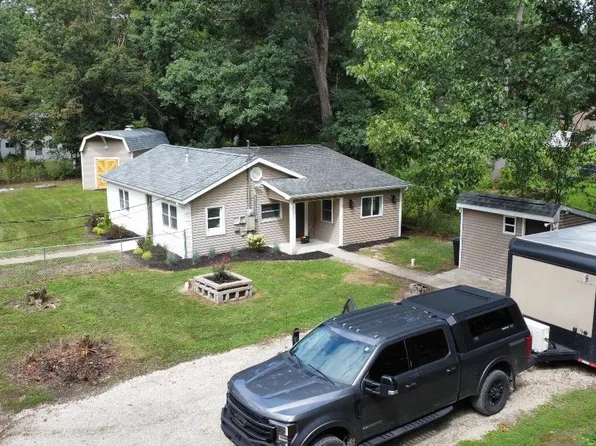 26051 Lakeview Dr, Elkhart, IN 46514