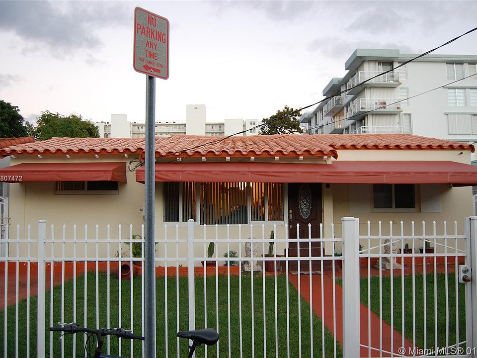 1st image of 7821 Dickens Ave