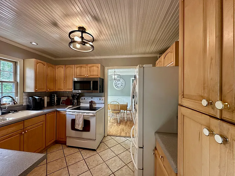 510 Fairlawn Cir — Photo 10