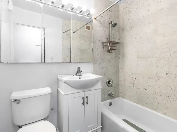 333 East 45th Street image 5 of 14