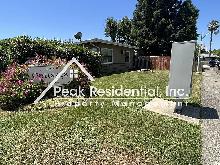 The Cottages - 2060-2088 15th Ave — Photo 4