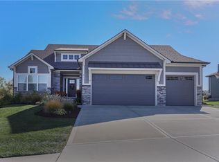 911 Rannoch Ln, Raymore, MO 64083