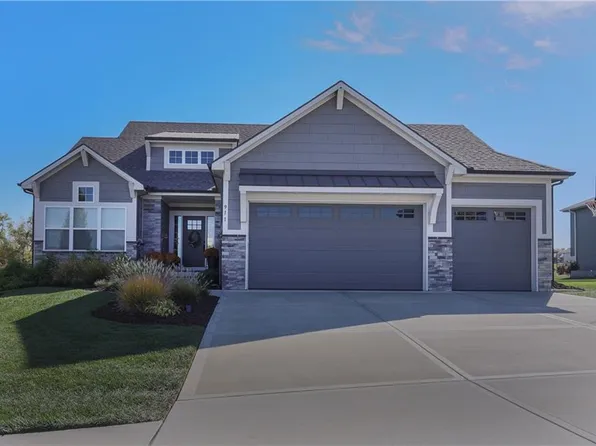 911 Rannoch Ln, Raymore, MO 64083