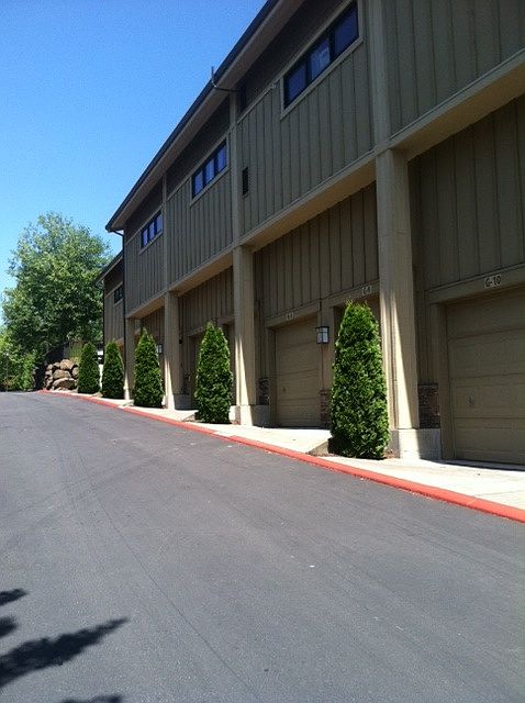 BEAUTIFUL AREA - GARAGES AVAILABLE!!!!
