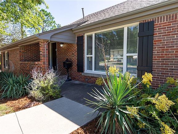 4th image of 1804 Guilford Ln