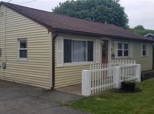 28 Rosedale Dr, Bristol, RI 02809