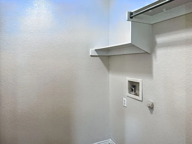1012 Blackenhurst Ln — Photo 9