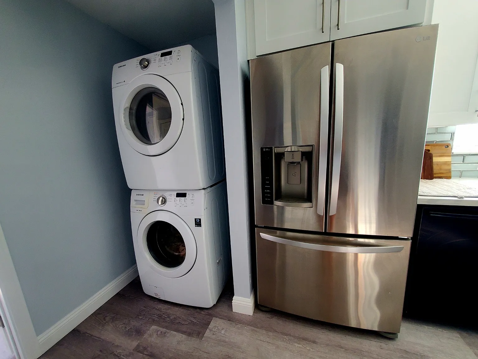 4 bed, 3000 sqft, $1,100 — Photo 2