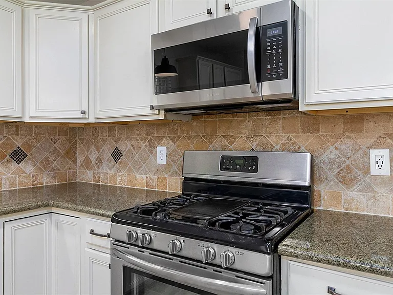 2918 Abbey Field Dr — Photo 10