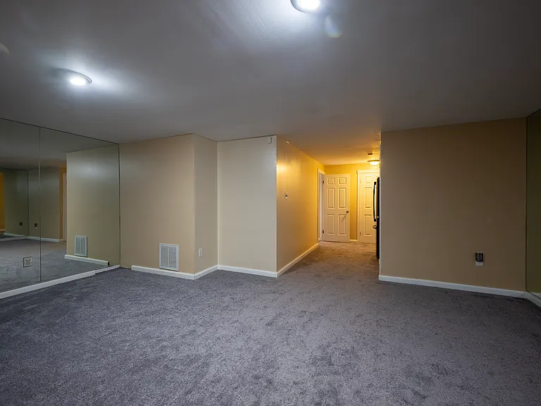 8031 Green Valley Ln — Photo 36