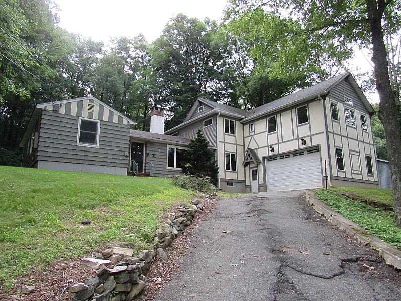 71 Woodlawn Rd photo 1