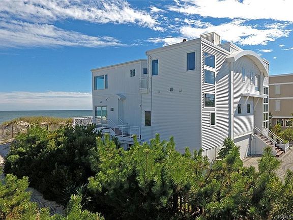 3rd image of 14 Seaview Dr S
