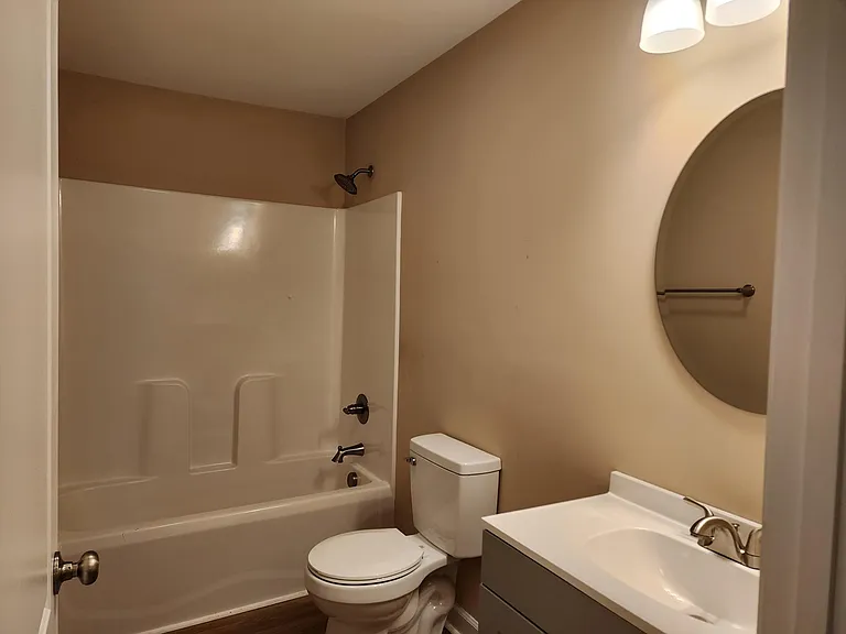 205 E Brown St — Photo 10
