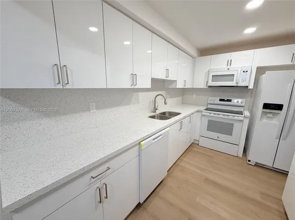 5900 SW 127th Ave APT 3308, Miami, FL 33183