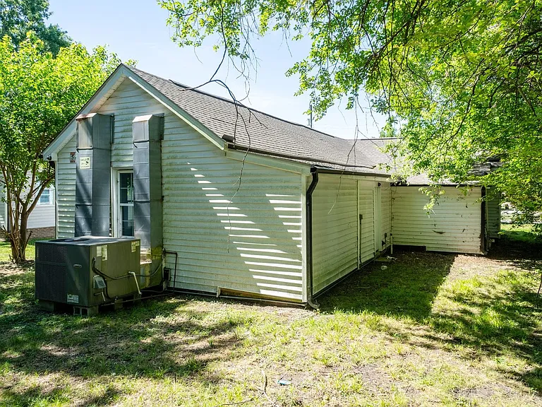 229 Lowry St — Photo 6