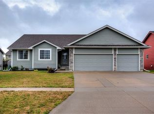 408 SW Springfield Dr, Ankeny, IA 50023