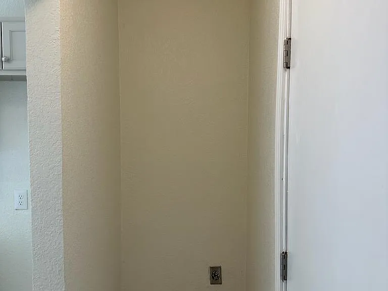 225 Brook Cir — Photo 25