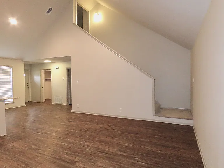 704 Kelli — Photo 15
