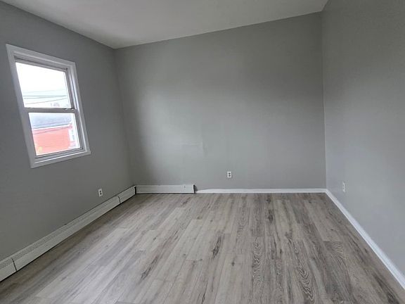 4th image of 231 3rd St #L2