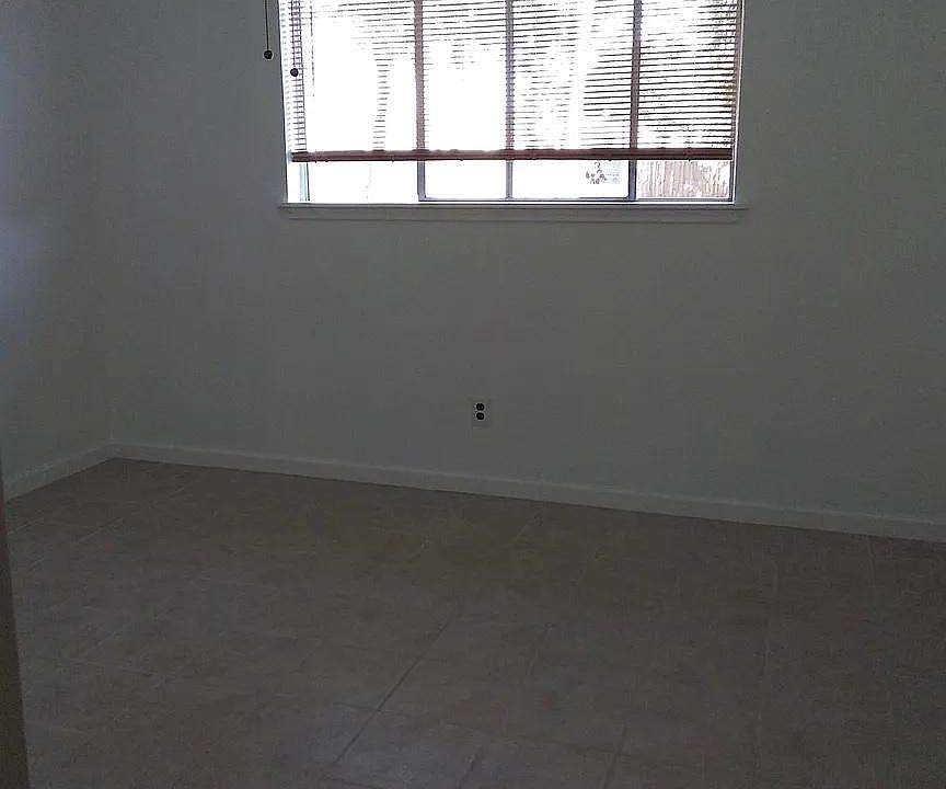 1st image of 2818 Meadowcreek Dr