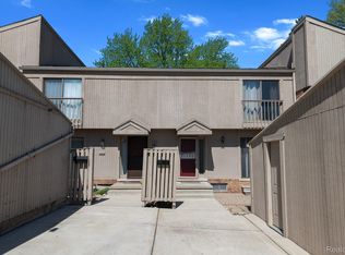 794 Oak Brook Ridge Dr, Rochester Hills, MI 48307