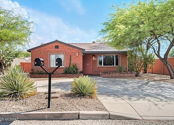 2nd image of 1308 E Spring St