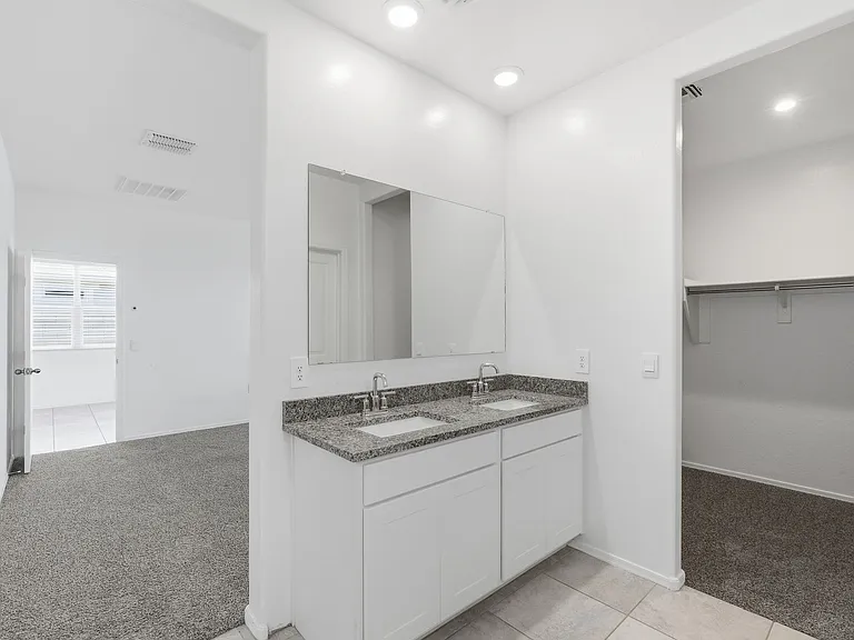 1575 E Fletcher Dr — Photo 27