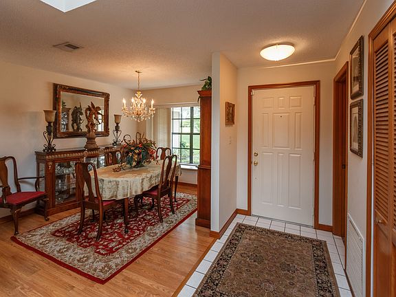 3rd image of 812 Rosemere Cir