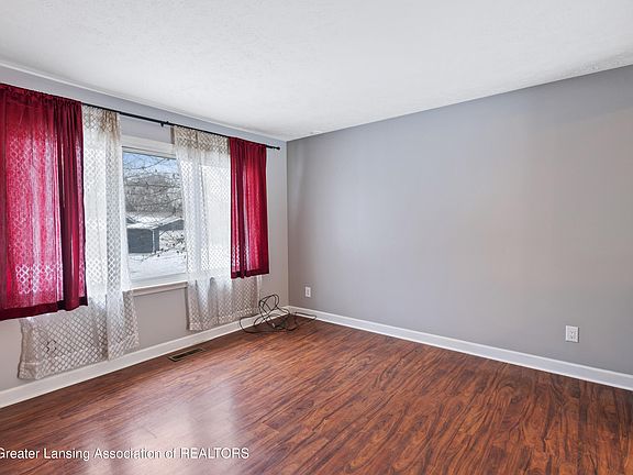 3rd image of 2722 Aurora Dr