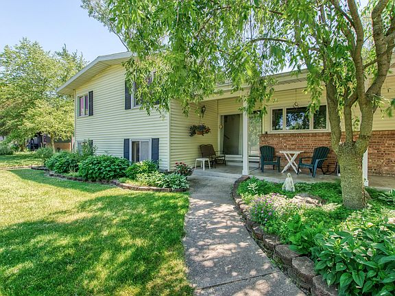 3rd image of 116 Robinhood Dr NE