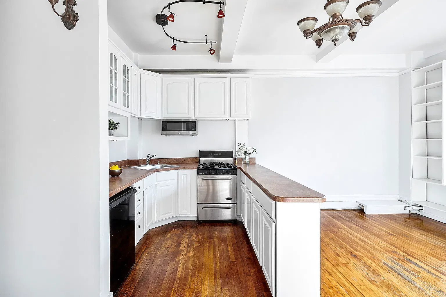 170 West 74th Street — Photo 2