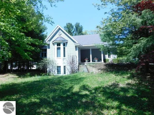 6290 W Lakewood Dr, Glen Arbor, MI 49636