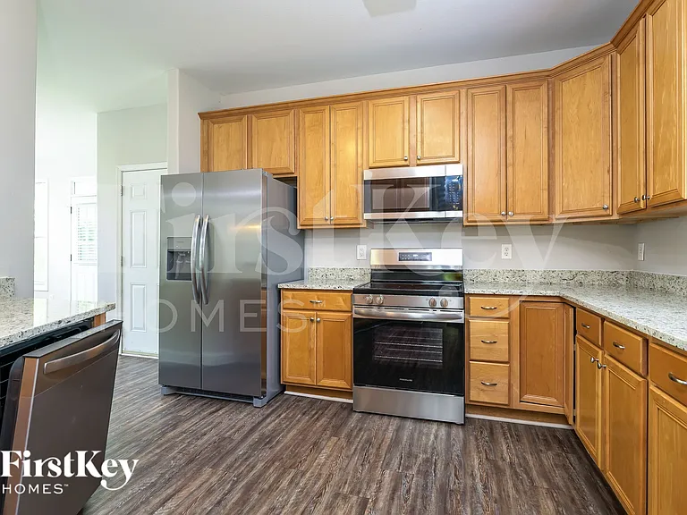 221 Bridgewater Dr — Photo 9