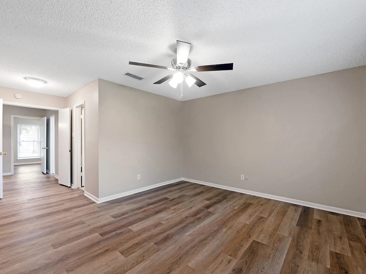 3 bed, 1782 sqft, $2,200 — Photo 4