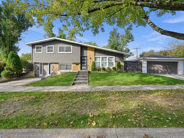 5700 Grange Ave, Oak Forest, IL 60452